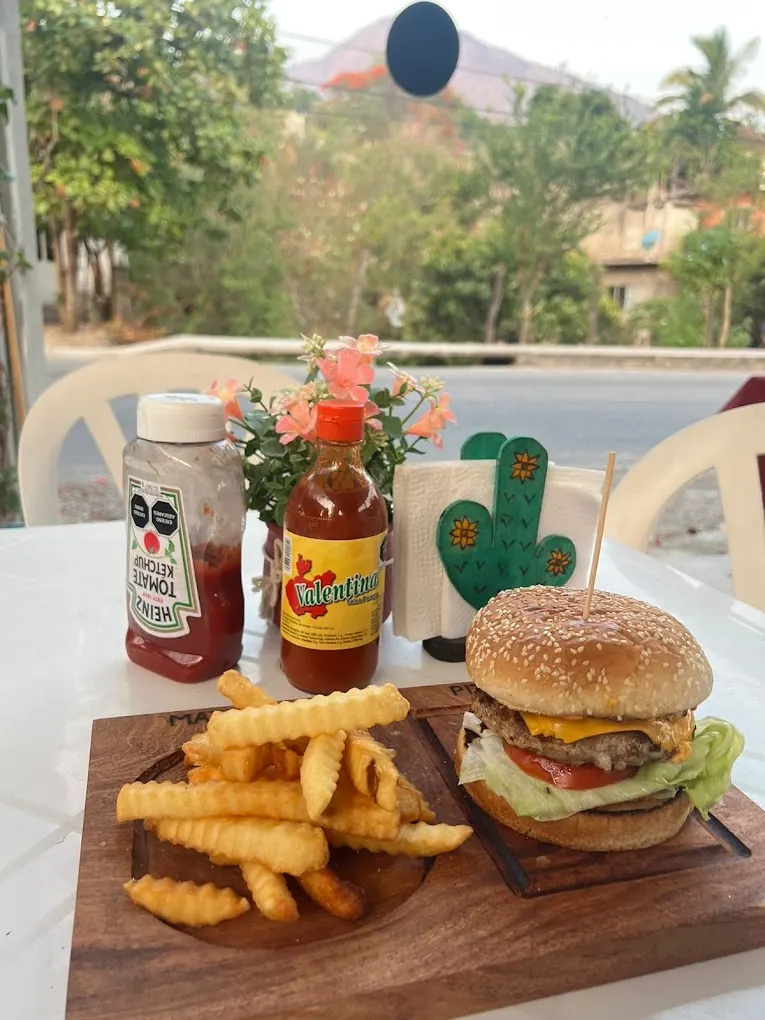 Hamburguesa especial con papas